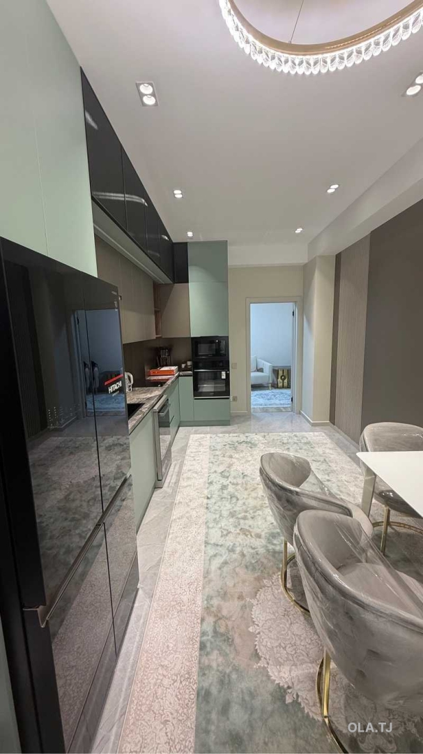 3 комнатная квартира, 3 этаж, 156 м²