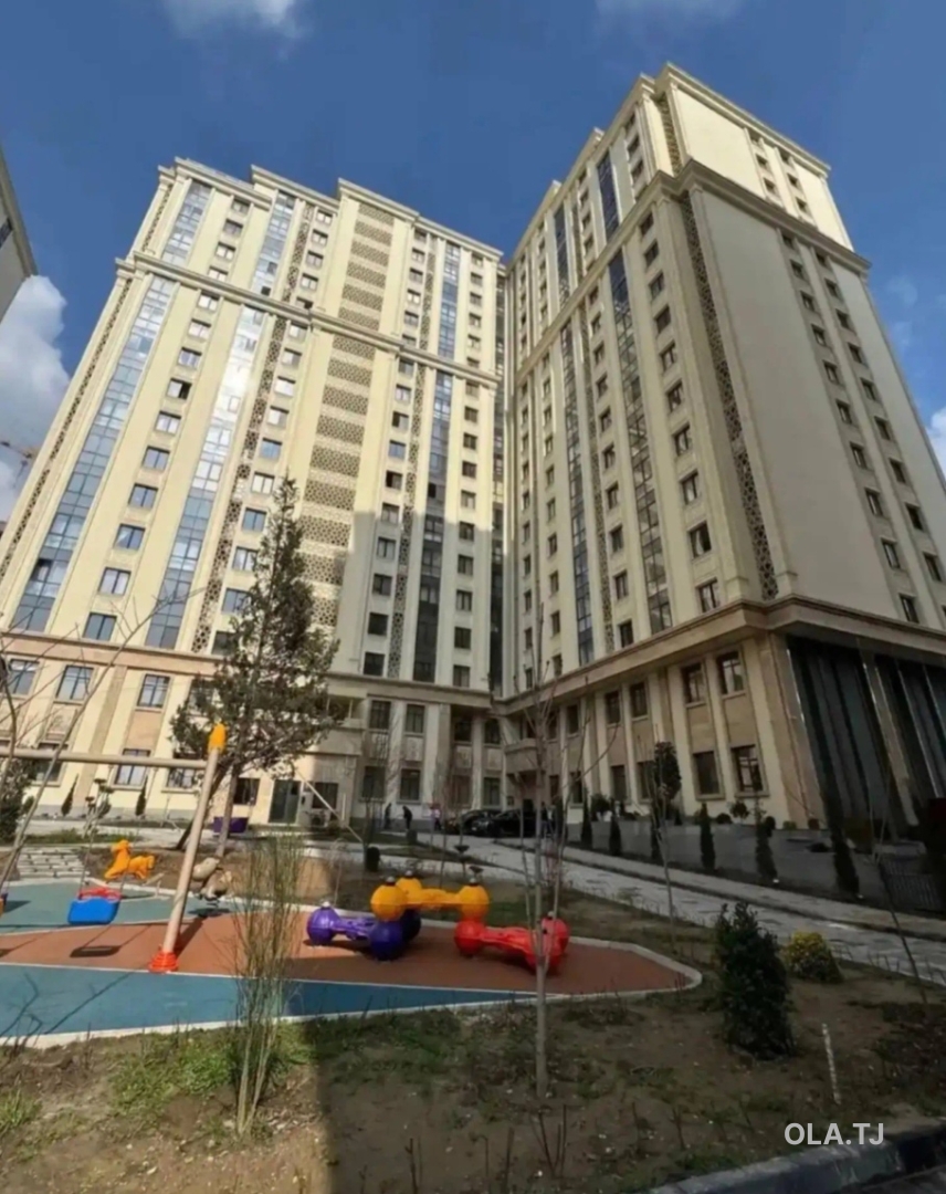 4 комнатная квартира, 14, 142 м²