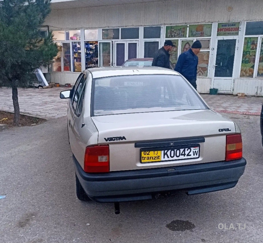 Opel Vectra A,  1992
