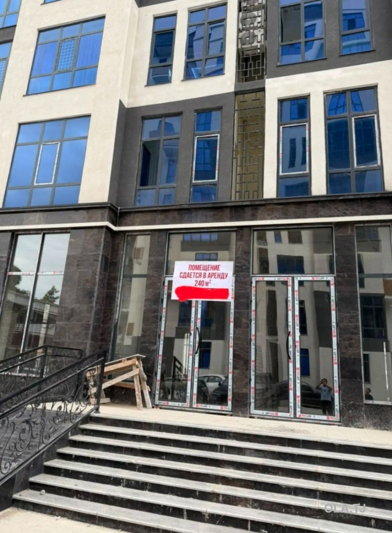 Офис в аренду, В бизнес-центре, 240 м²