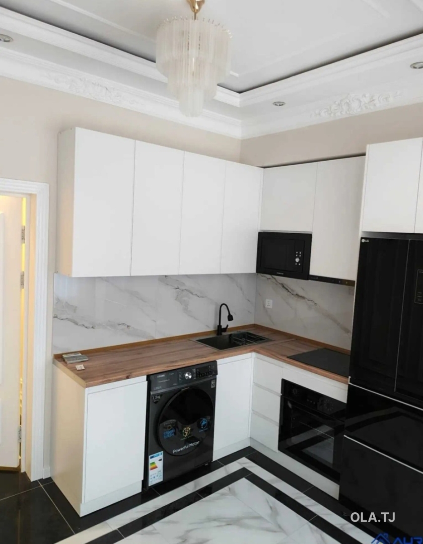 4 комнатная квартира, 3, 136 м²