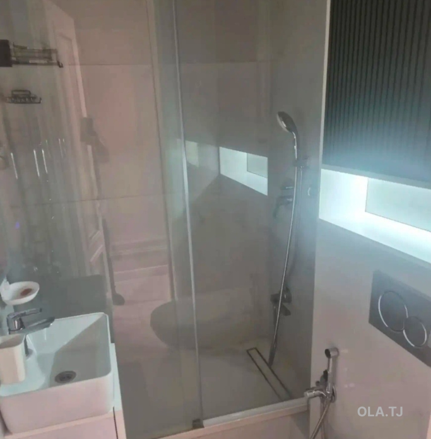 4 комнатная квартира, 8 этаж, 133 м²