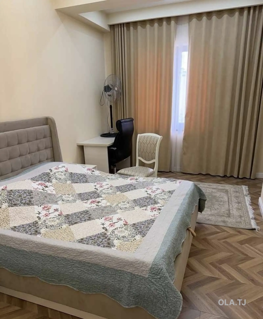 5 комнатная квартира, 4 этаж, 220 м²