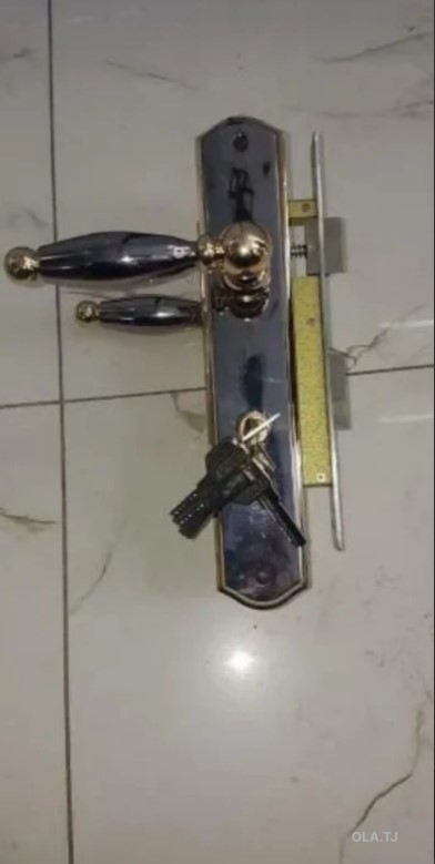 Устои замоки дар
