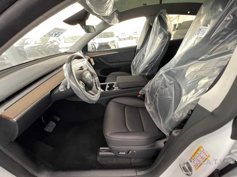 Tesla Model Y,  2025