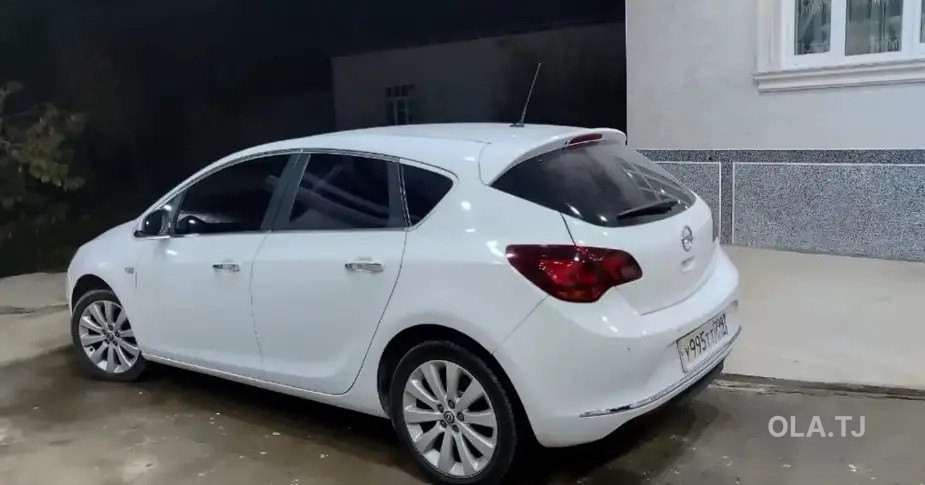 Opel Astra J,  2013
