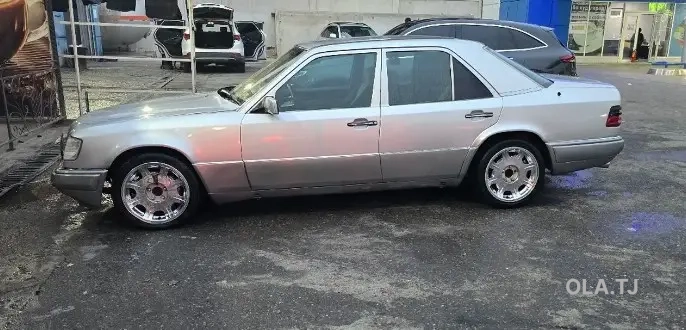Mercedes-Benz W124,  1995