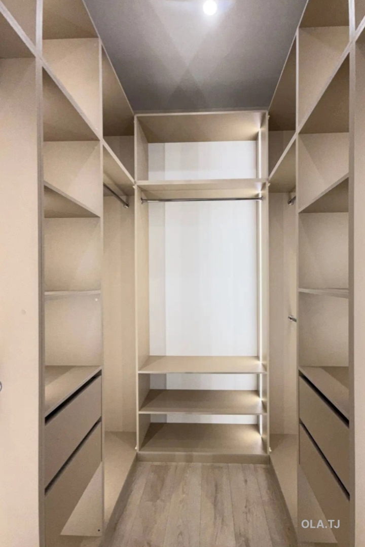 4 комнатная квартира, 3, 215 м²