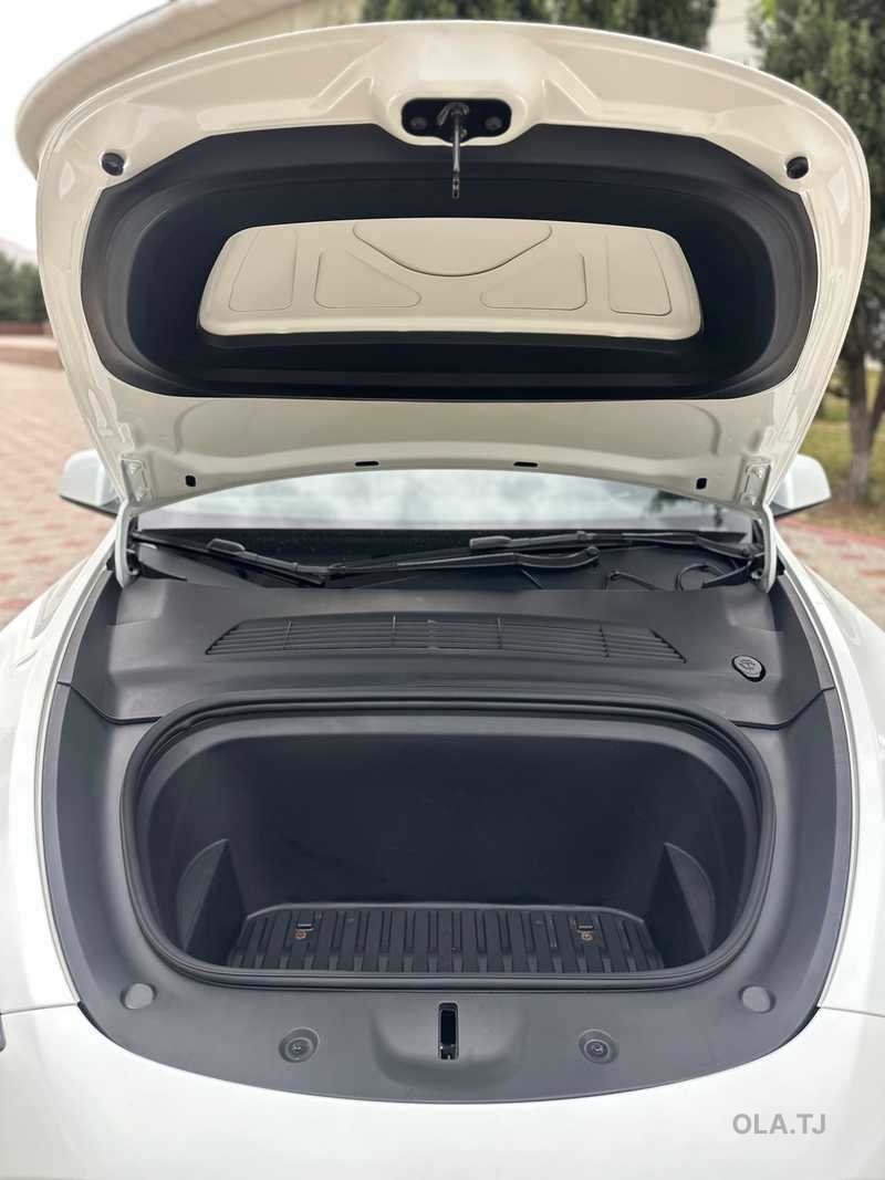Tesla Model Y,  2022