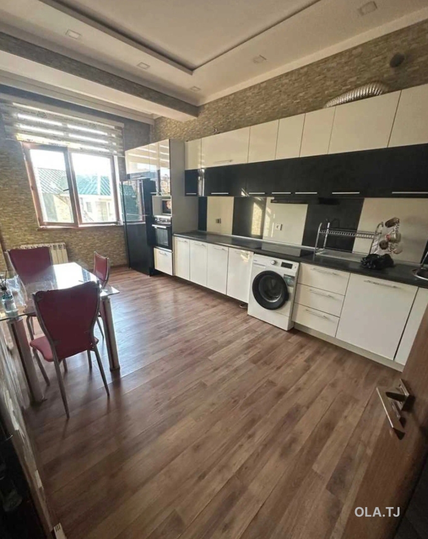 3 комнатная квартира, 5 этаж, 131 м²