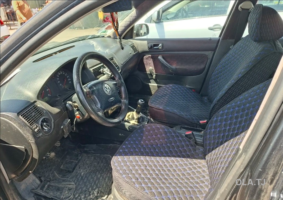 Volkswagen Golf,  2000
