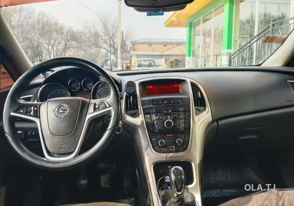 Opel Astra J,  2010