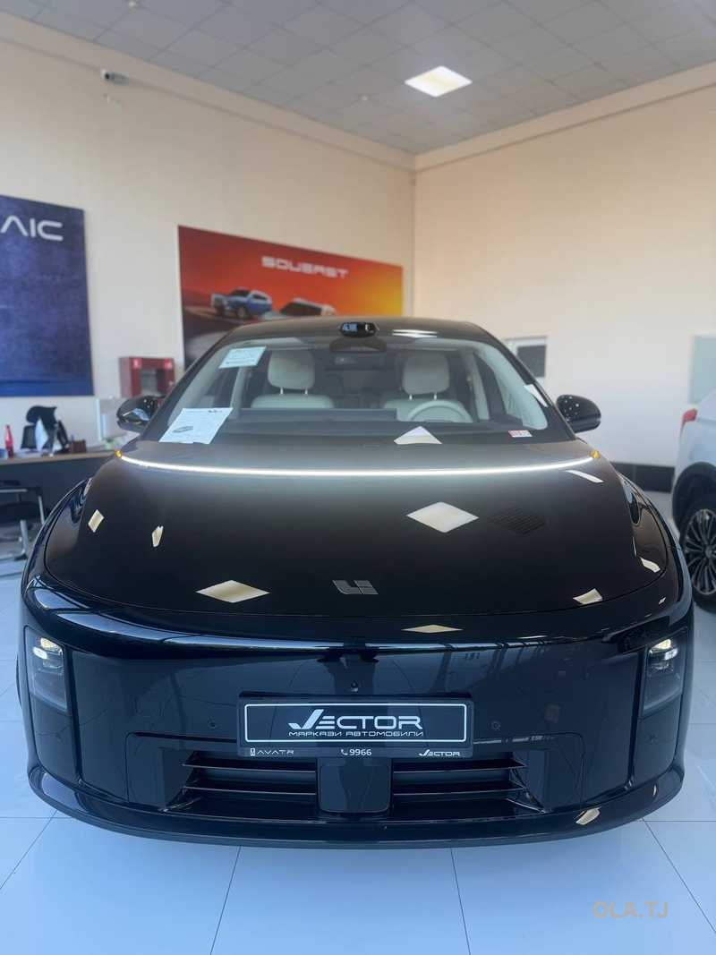 Li Auto (Lixiang) i8,  2025