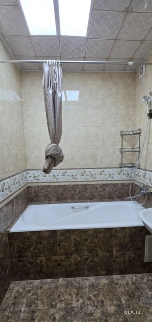3 комнатная квартира, 2 этаж, 140 м²