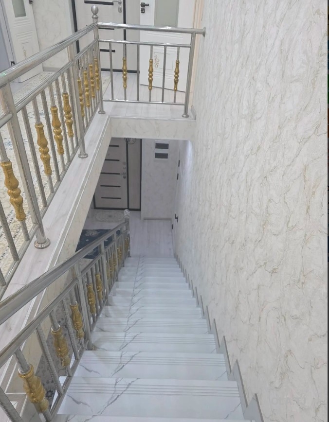 Дом (хавли), 10+ комнат, 3 эт