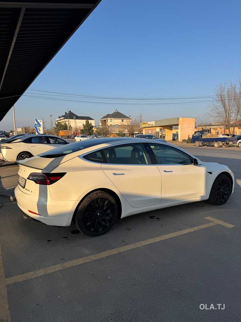Tesla Model 3,  2021