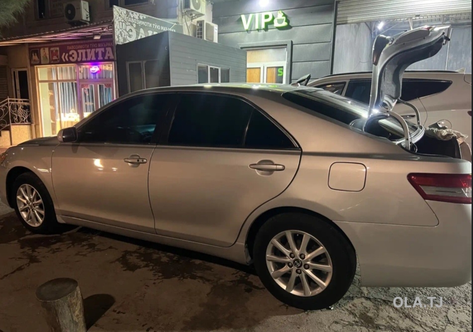 Toyota Camry,  2010