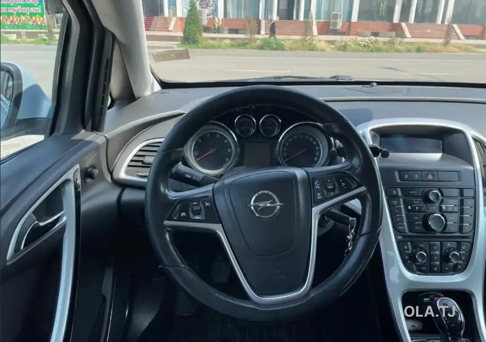 Opel Astra J,  2012