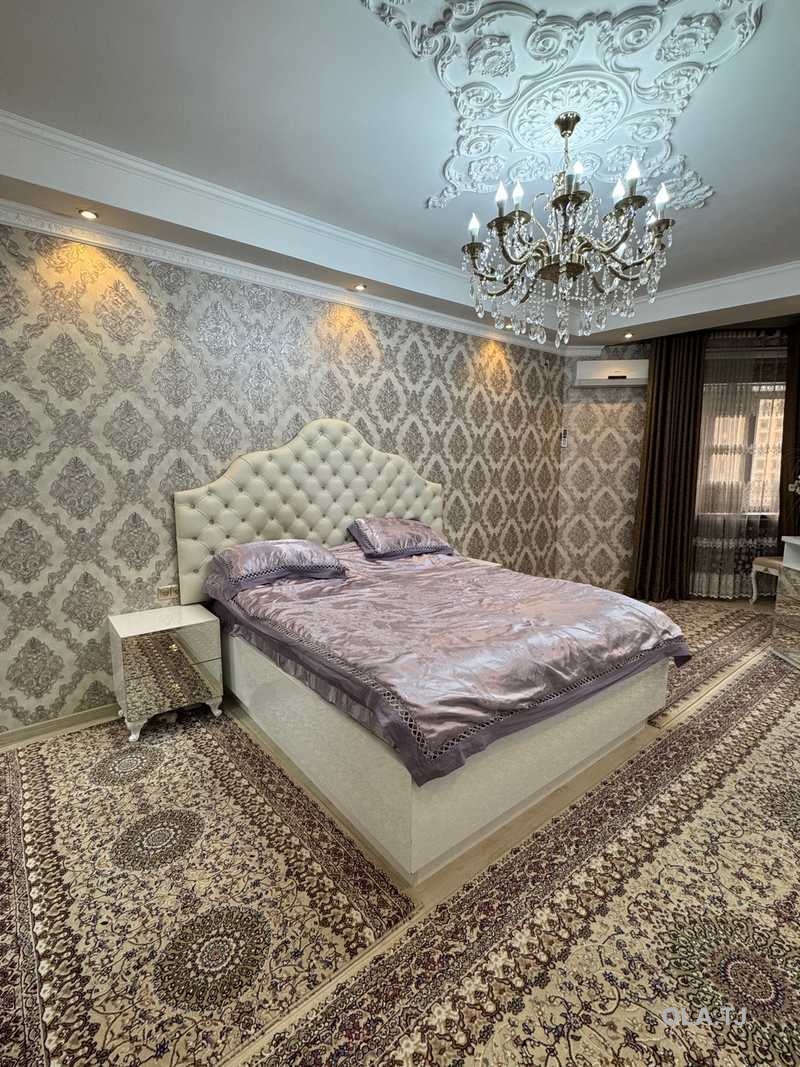 3 комнатная квартира, 8 этаж, 140 м²