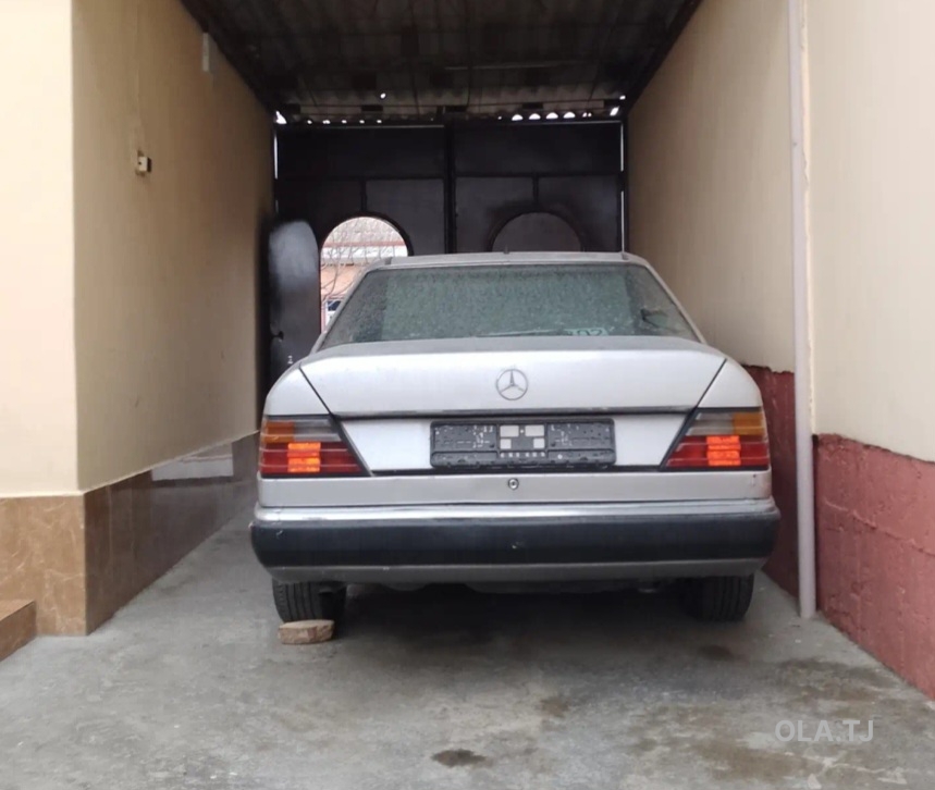 Mercedes-Benz W124,  1990