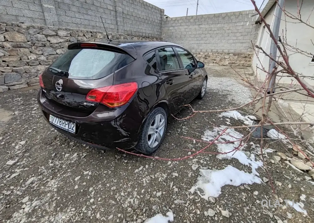 Opel Astra J,  2011