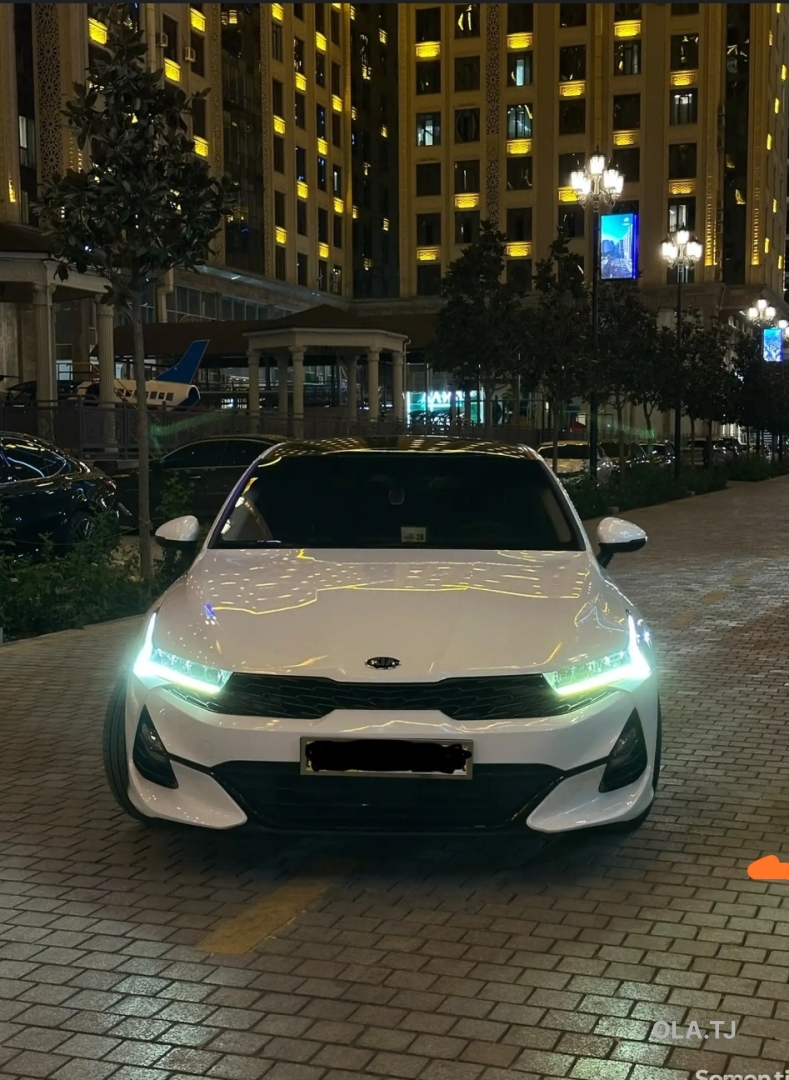 Kia K5,  2021