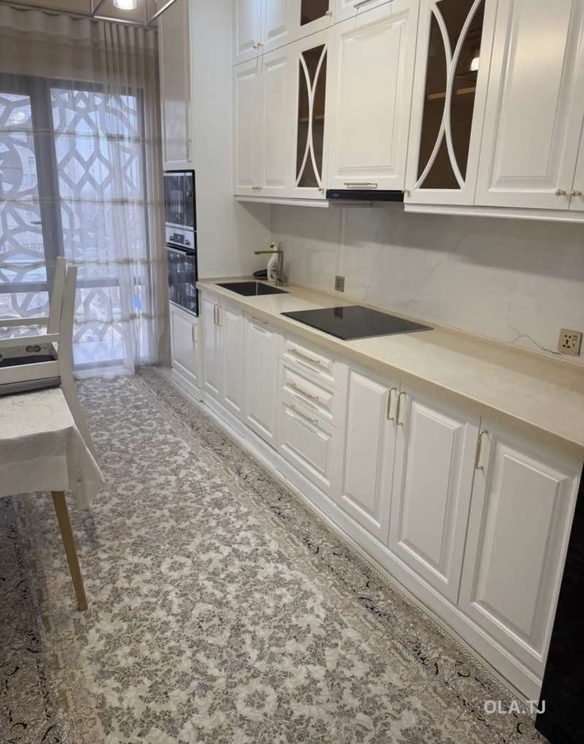 5 комнатная квартира, 4 этаж, 220 м²