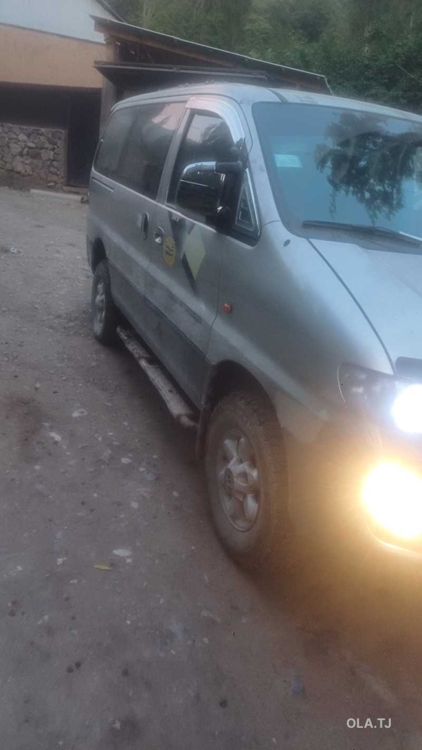 Микроавтобус Hyundai Starex 2002