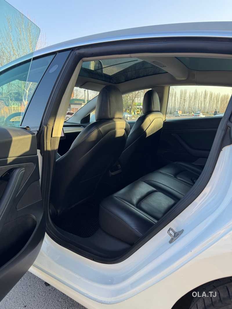 Tesla Model 3,  2021
