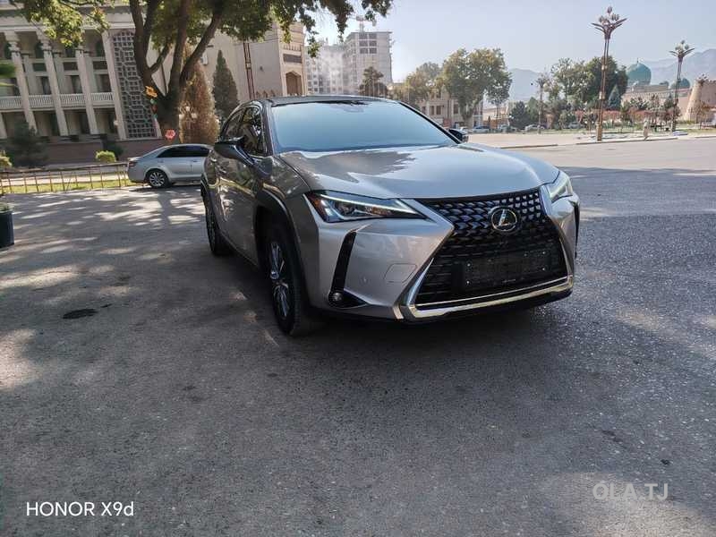 Lexus UX,  2025