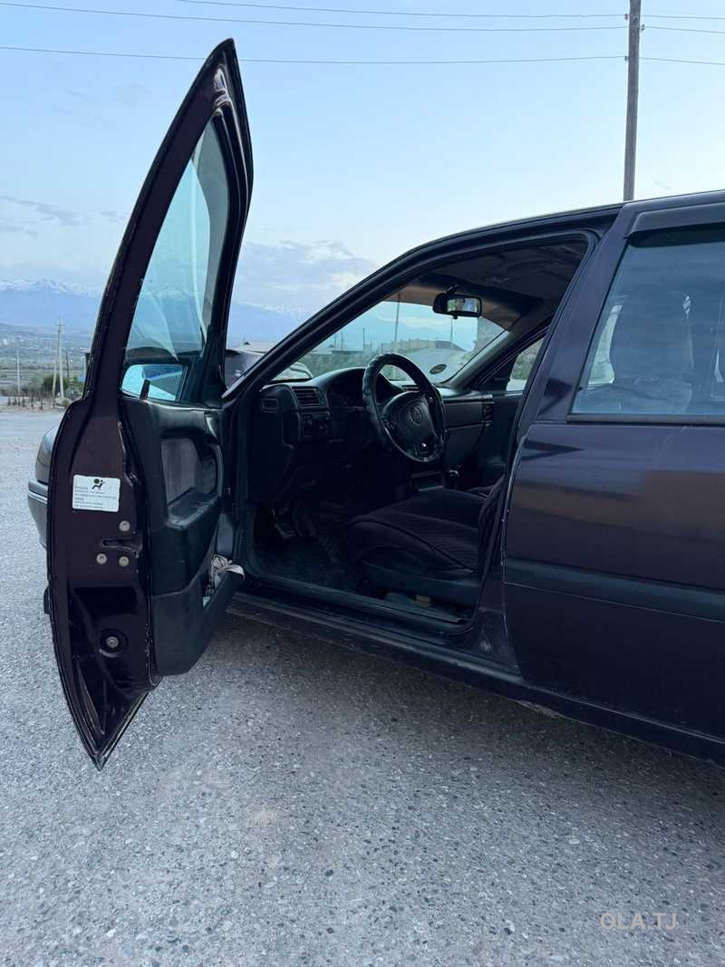Opel Vectra A,  1995