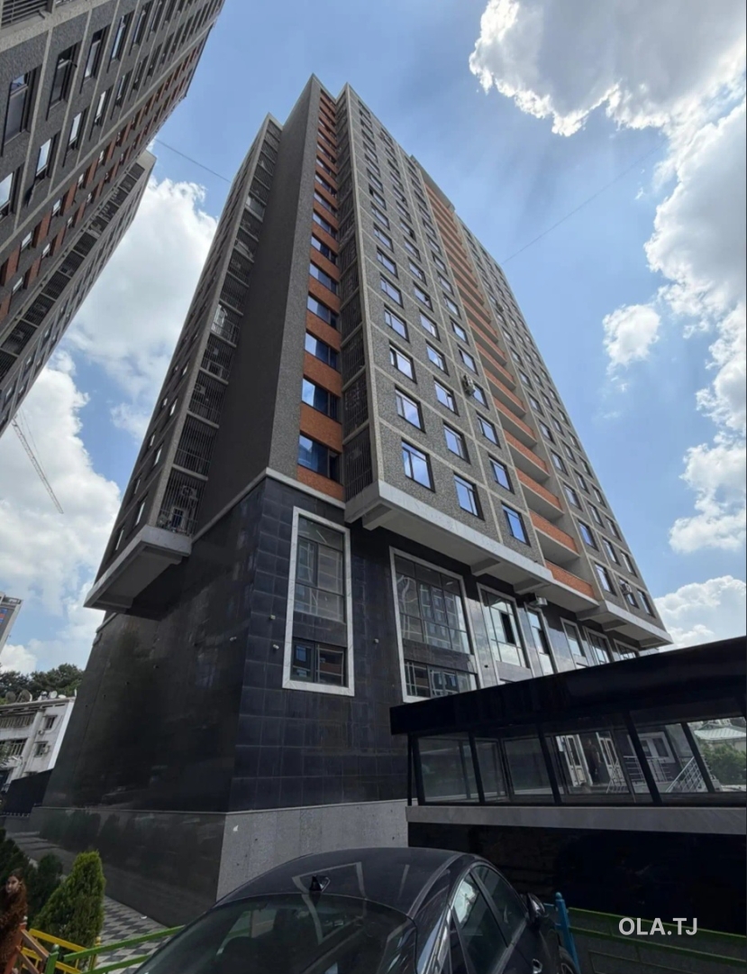 3 комнатная квартира, 18 этаж, 118 м²