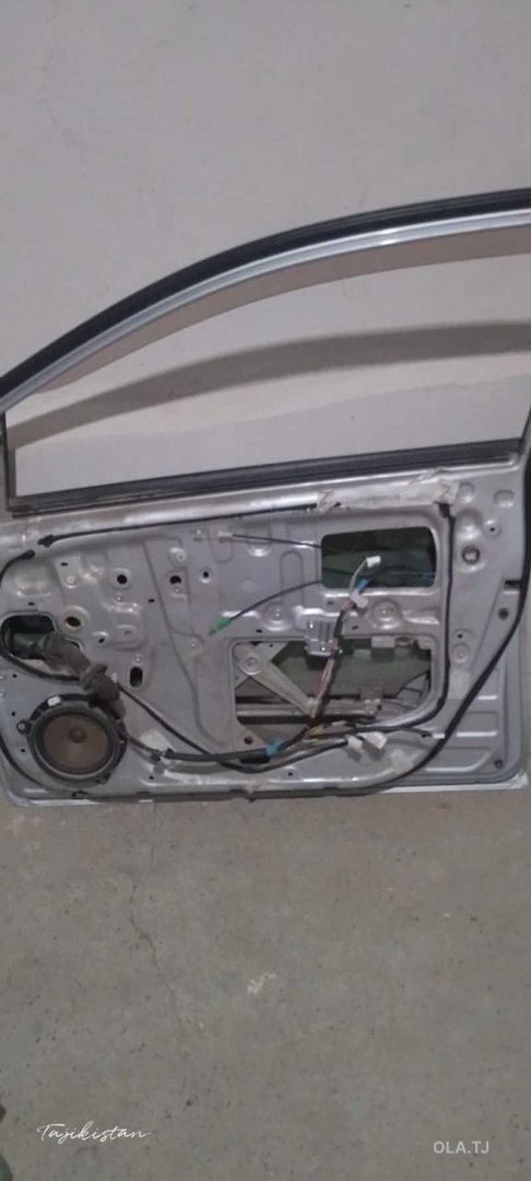 Дверь на Toyota Fielder