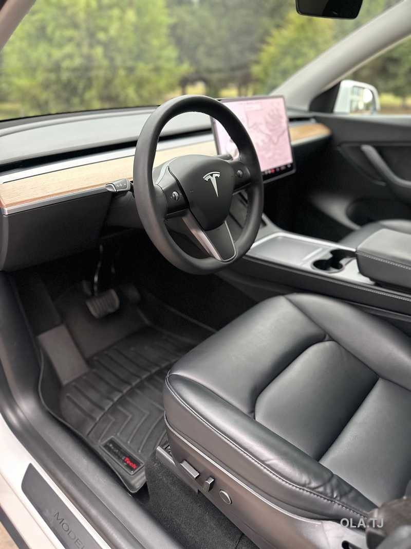 Tesla Model Y,  2022