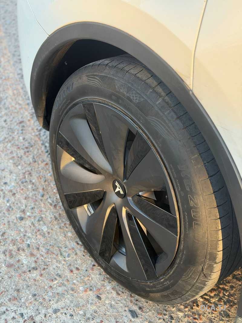 Tesla Model Y,  2021