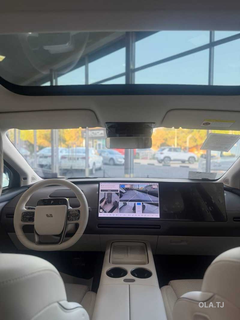 Li Auto (Lixiang) i8,  2025