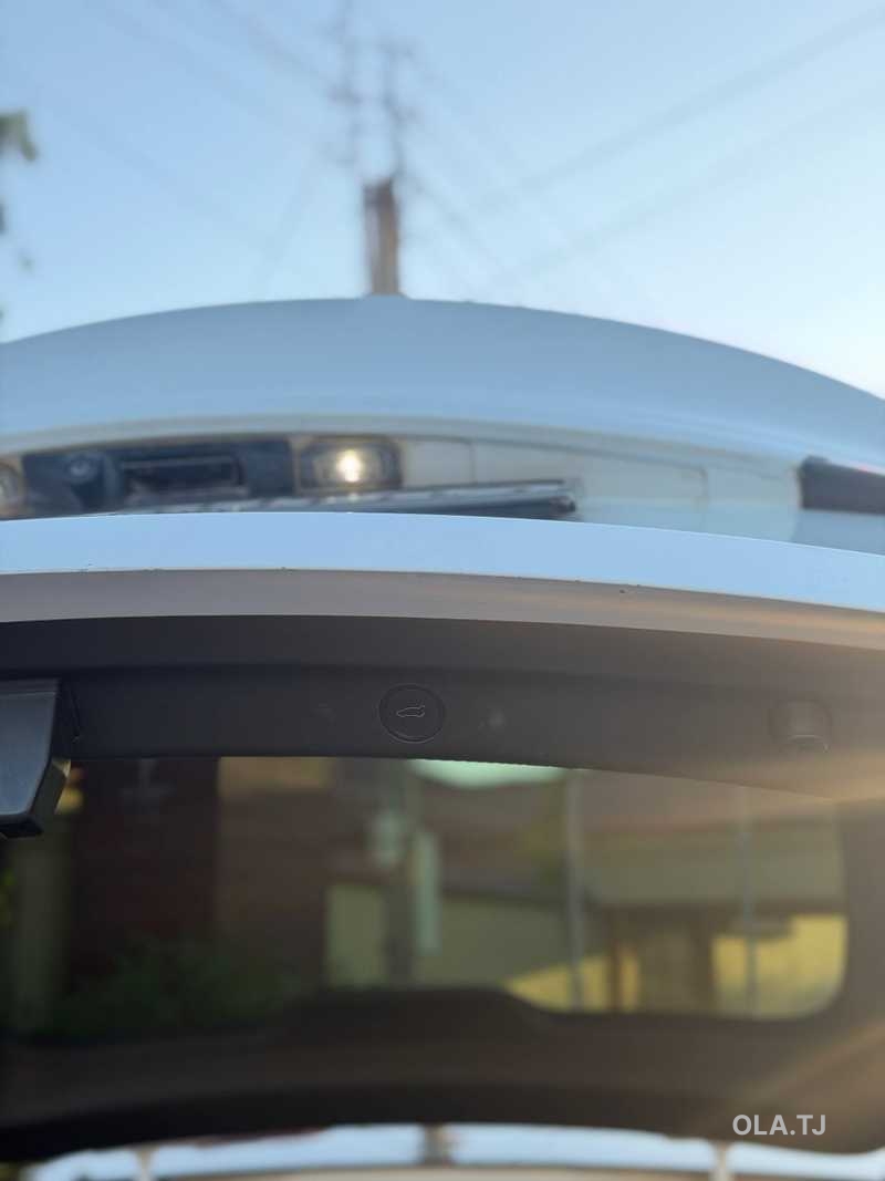 Tesla Model Y,  2021