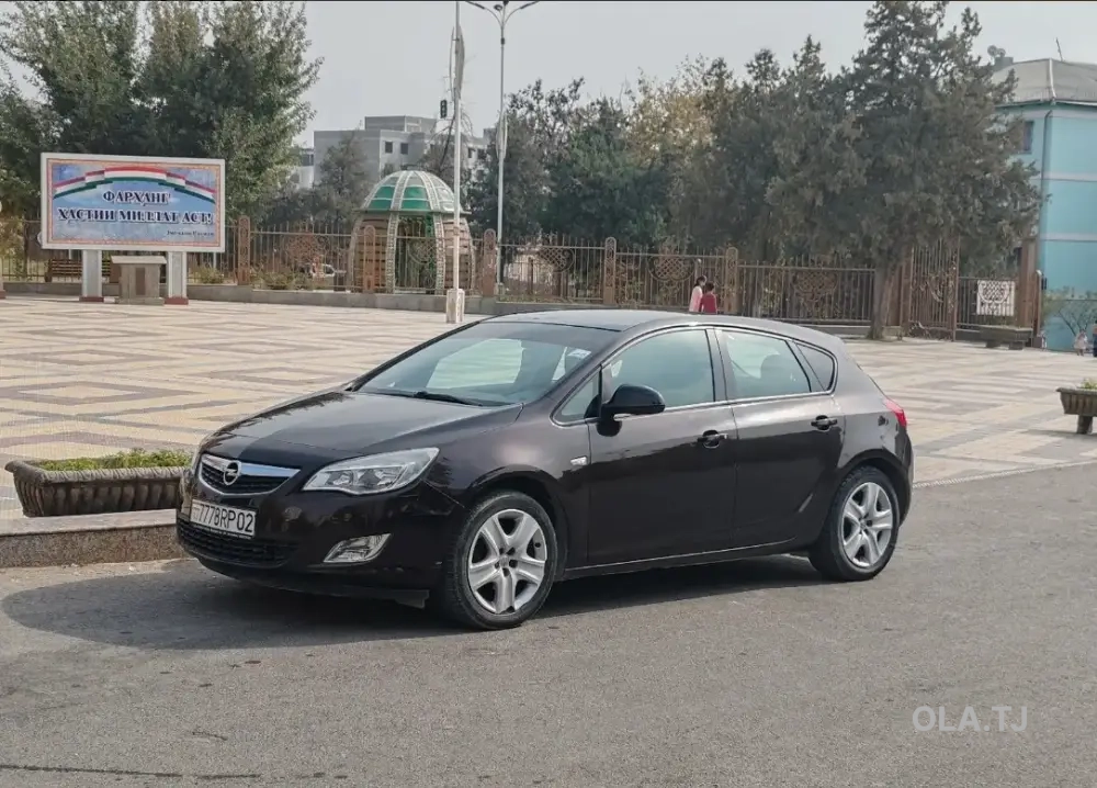 Opel Astra J,  2011
