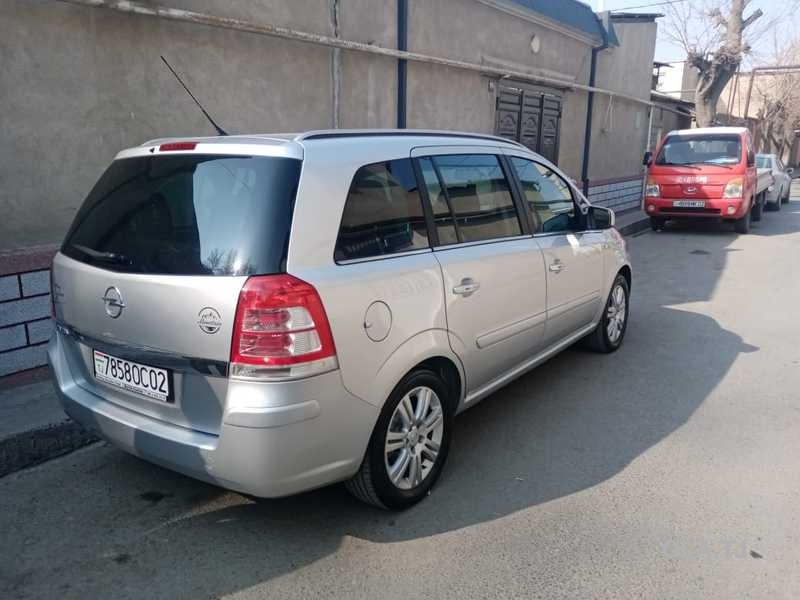 Opel Zafira,  2011