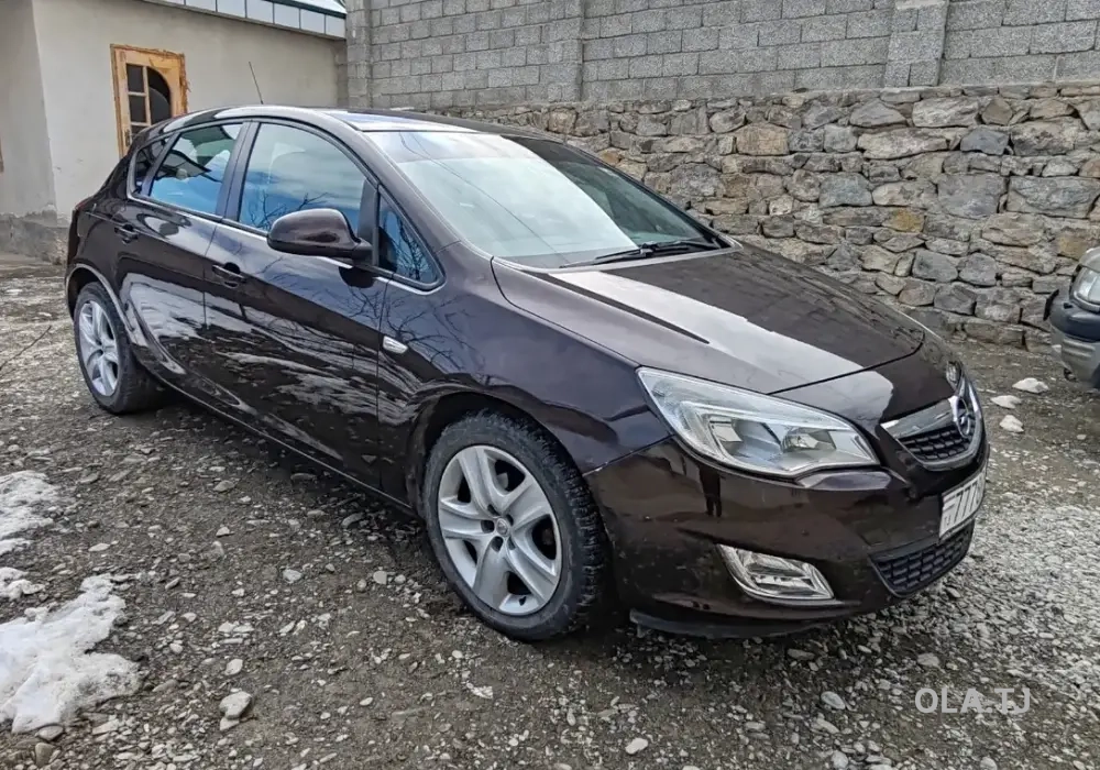 Opel Astra J,  2011