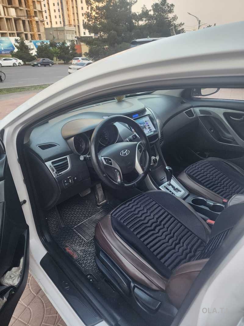 Hyundai Elantra,  2012