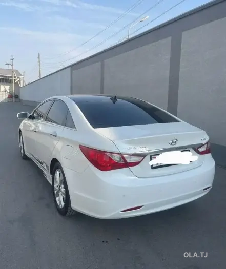 Hyundai Sonata,  2010