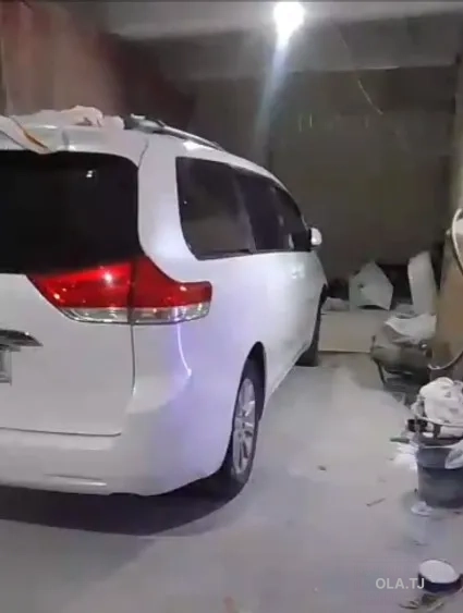 Toyota Sienna,  2011