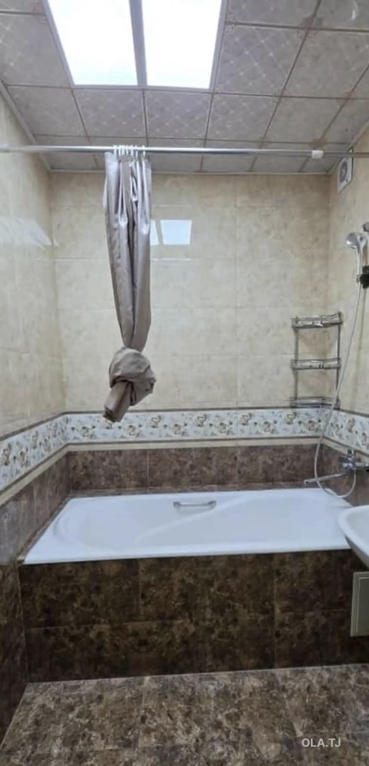 3 комнатная квартира, 2 этаж, 140 м²