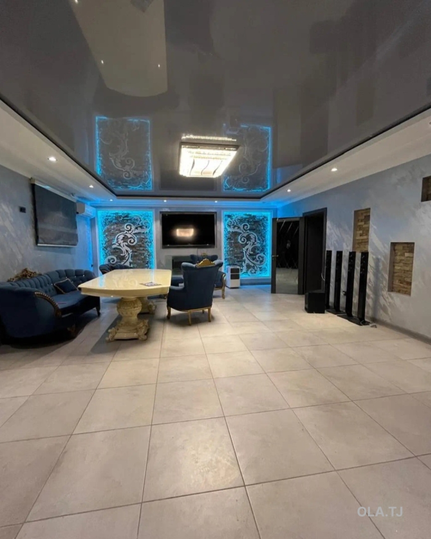 4 комнатная квартира, 1, 230 м²