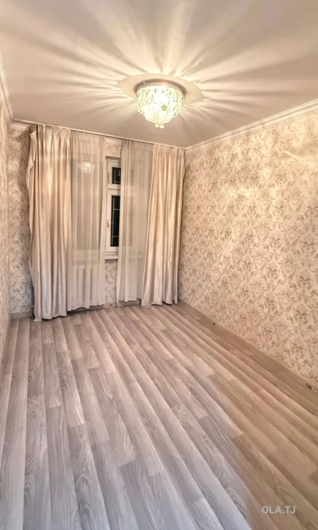 4 комнатная квартира, 1, 80 м²