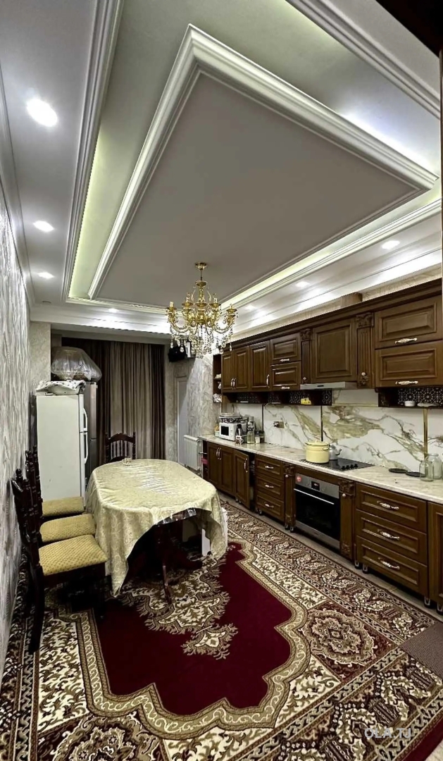 3 комнатная квартира, 2 этаж, 130 м²