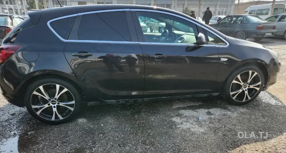Opel Astra J,  2010