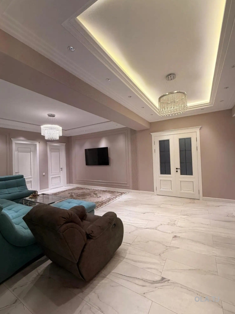 4 комнатная квартира, 8, 132 м²