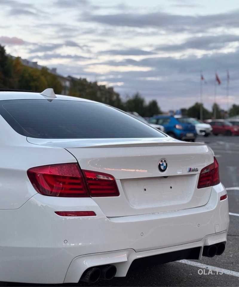 BMW M5,  2011